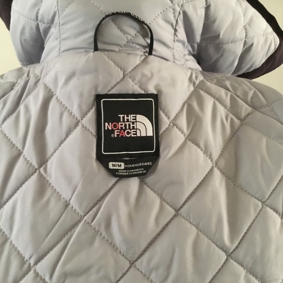 THE NORTH FACE MAUVE&ZIPPERAND SNAP FRONT COAT/QUILTED INSIDE/ATTACHED HOOD/SZ M - Picture 3 of 15